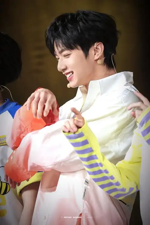 奔向六月    刘耀文超话#刘耀文康师傅冰红茶品牌代言人#  @时代少年