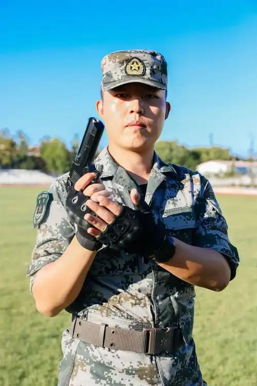 帅!齐鲁理工学院退役大学生士兵重新"入伍"当教官