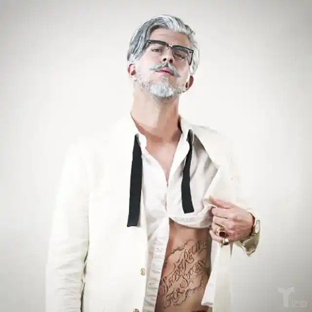 肯德基老爷爷大变身:笔挺西装,酷炫纹身