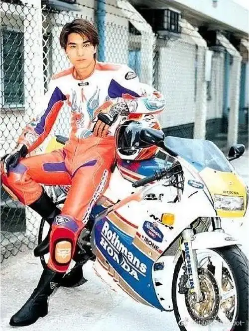 陈展鹏年轻时候好靓