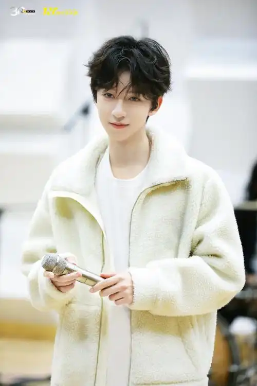 去看看霖霖的日常物料哦贺峻霖永远不会让人失望@时代少年团-贺峻霖