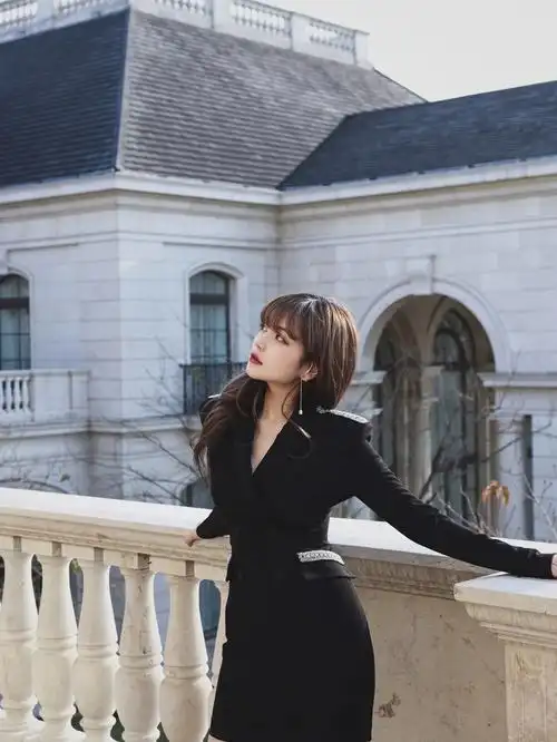 周扬青的性感西装裙