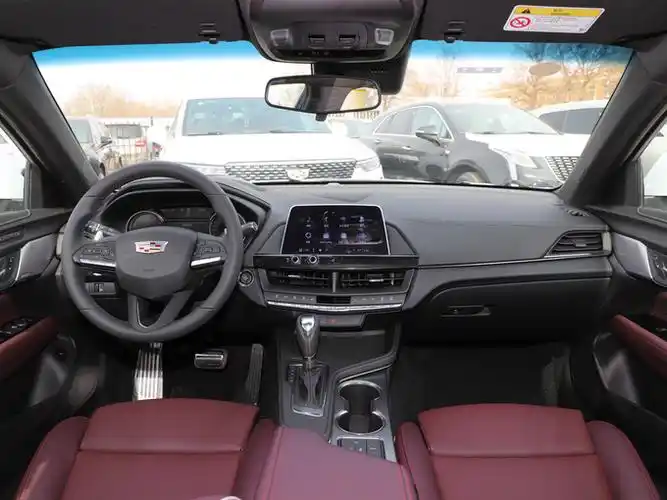 凯迪拉克(国产)  28t 尊贵型 大中控全景