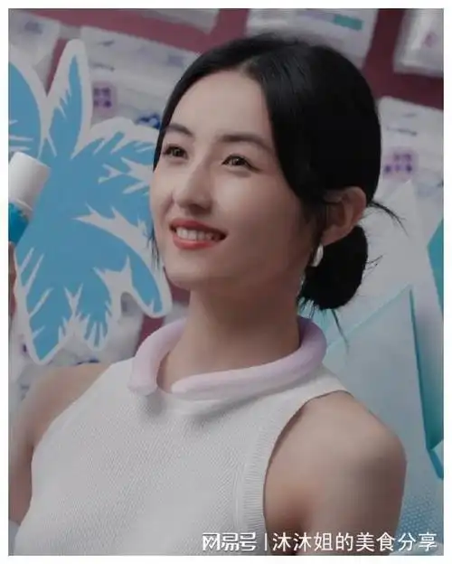 张子枫被曝恢复单身,纯素颜外出身材消瘦,与焉栩嘉恋情遭到群嘲