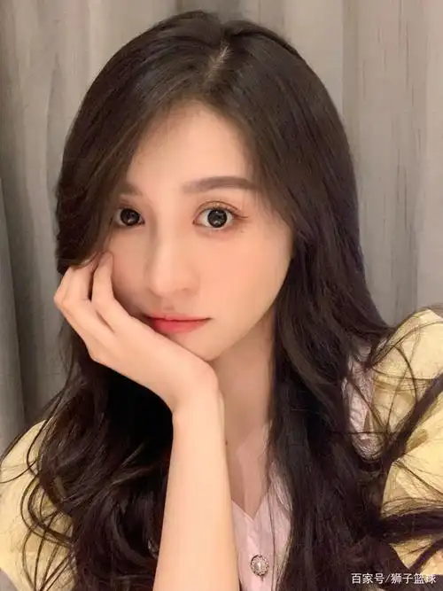 抖音美女红人—潘蕾亦,长相甜美身材很好