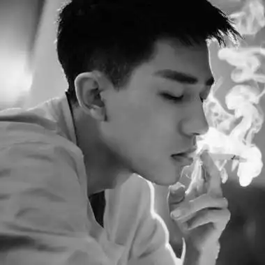 男生抽烟头像伤感侧面欧美,男生抽烟头像 伤感