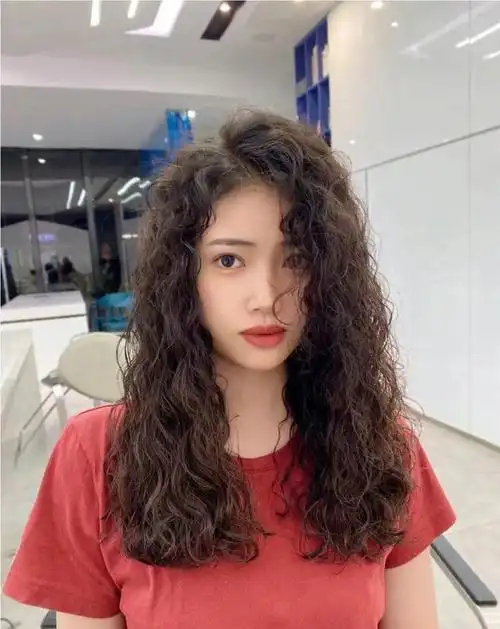 秋天到了,烫款满头烫,洋气又时尚|发型|烫发|挑染|发尾|减龄_网易订阅