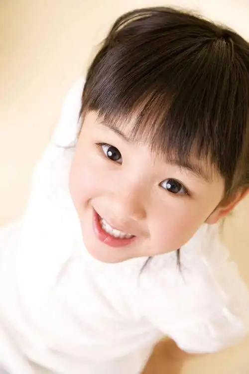 东方人,儿童,微笑,室内,纯洁,小孩,可爱,童年,童趣,生活方式,肖像