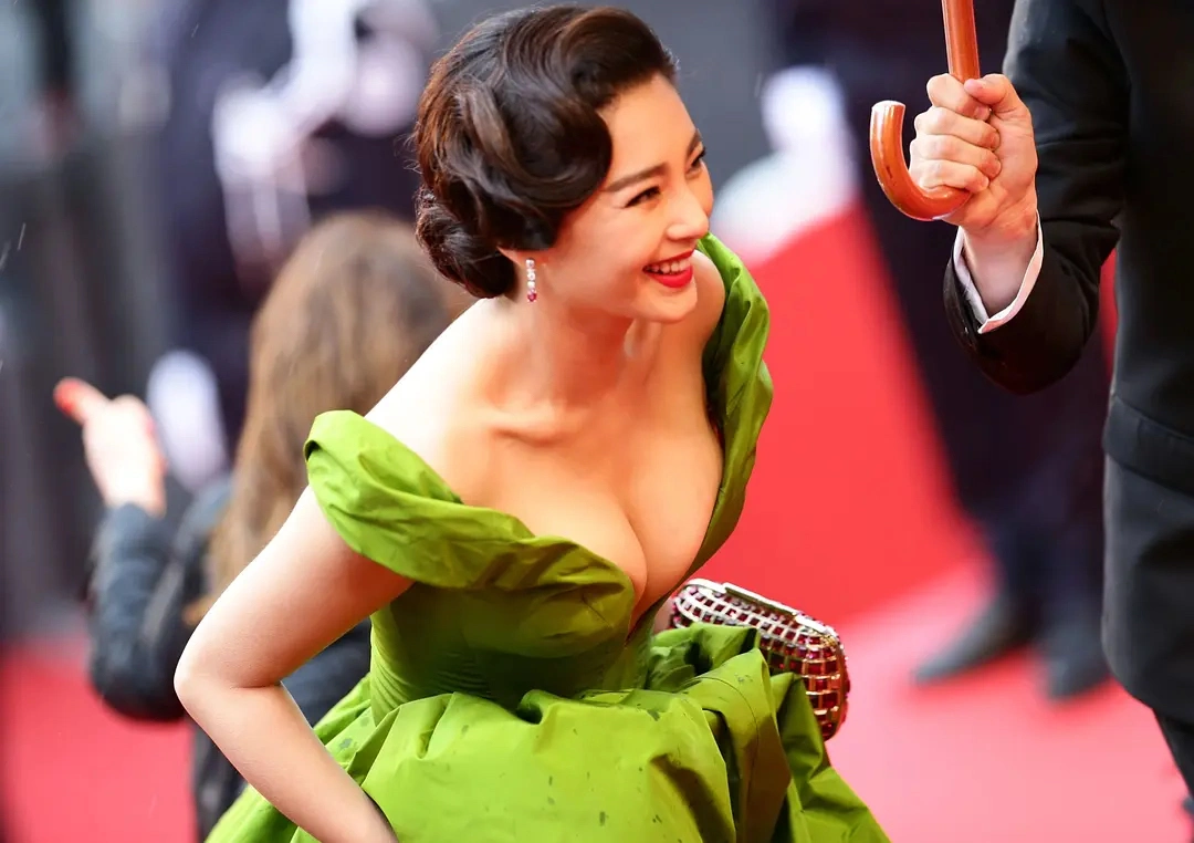 众好友晒张雨绮怀孕照,力破谣言,怀胎十月实属不易