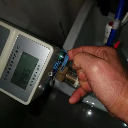 为商户更换水表电池