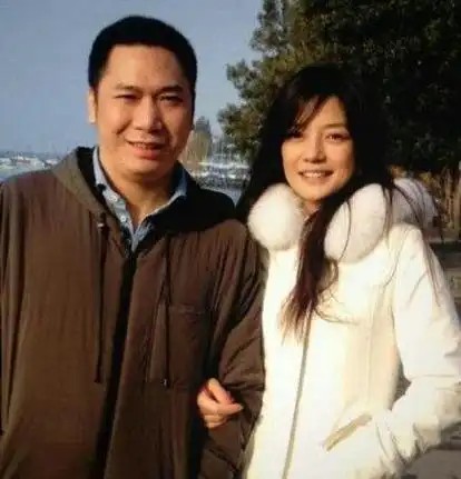 马云的老婆赵薇(马云的老婆赵薇赵薇几岁)-万谷记