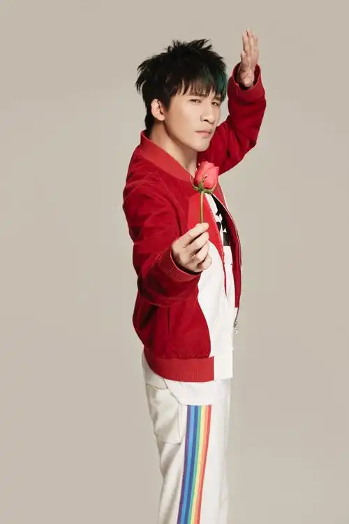 p>大张伟(wowkie da),本名张伟,1983年8月31日出生于北京,中国内地男