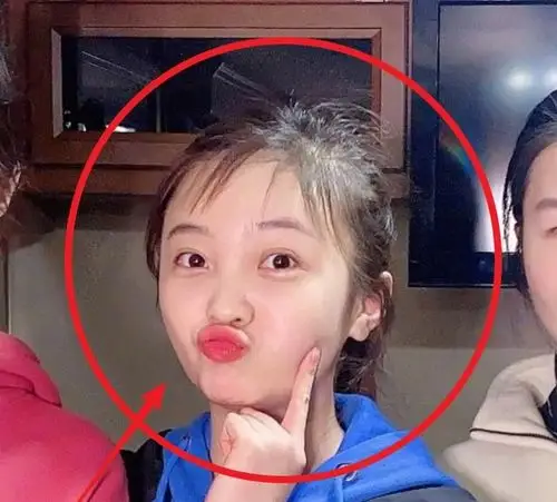 林妙可探班关晓彤合照曝光和十年前对比她才是整容式长大