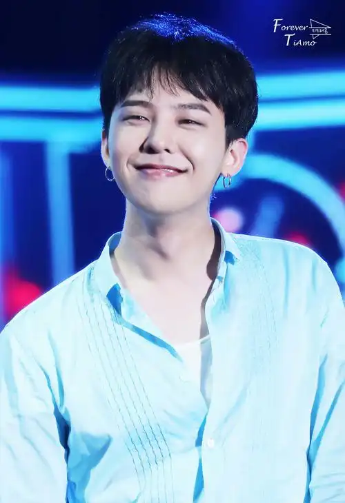 盘点拥有治愈系笑容男星彭于晏崔尔康鹿晗权志龙