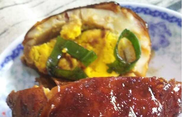 鸡蛋油炸一下,比荷包蛋还要好吃,简单易做小孩也爱吃!