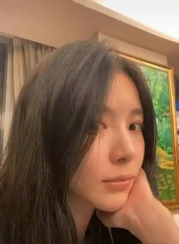 杜淳老婆晒素颜,被疑整容删差评,王灿怒怼"挑刺"网友脾气火爆_王灿录