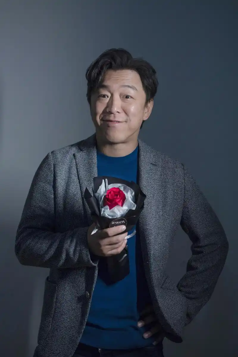 黄渤:华语影坛的喜剧之星 黄渤,这个名字如今已经成为了华语影坛的一