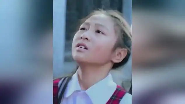 娇娇逃出山洞,却又被绑匪抓住了,正巧遇上派克|爱情片|星光大道|抗战