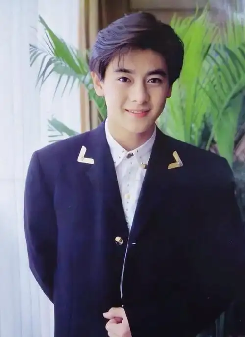 48岁林志颖遇车祸,救出5秒后车起火,巧遇路过救护车搭救