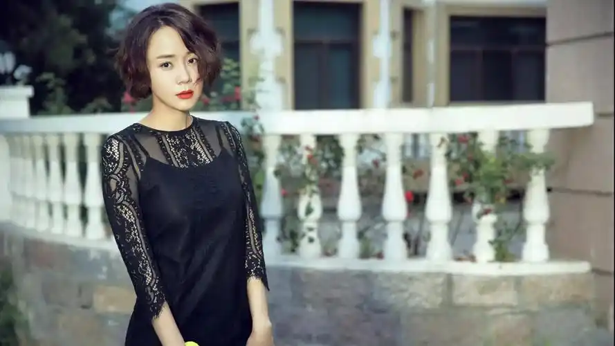 中国美女演员王一楠气质写真电脑高清壁纸