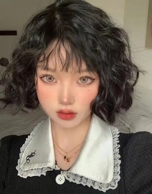 中短发烫发 蛋卷头 圆脸发型显脸小发型 法式烫发中长发女生一