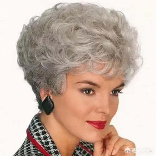 新手给老太太理发教程,老太太做染烫,选什么发型好看