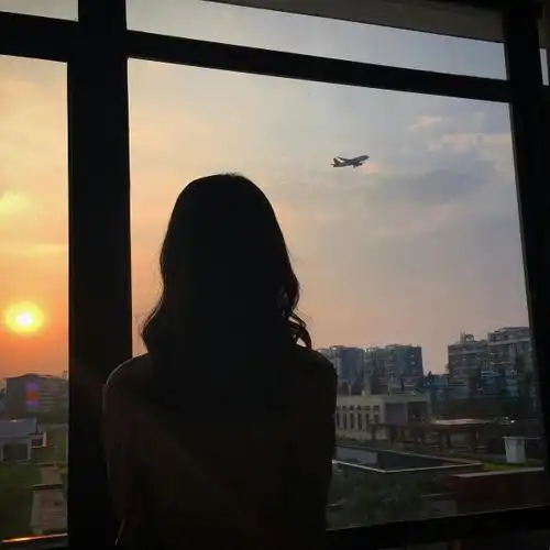 女生微信昵称,头像(背影的),谢谢二 背影给人一种比较忧伤,孤独的感觉