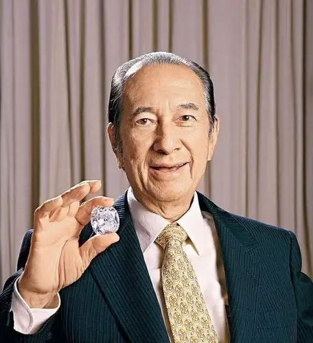 何鸿燊98岁生日前将马首铜像捐赠国家,12生肖铜像赌王一人捐了俩