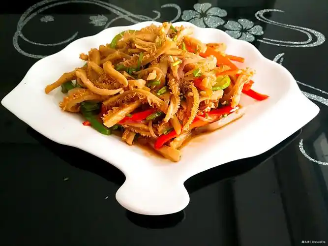 牛肚是生活中常见的一种食材,经常被制作成凉拌牛肚,或者是爆肚等.