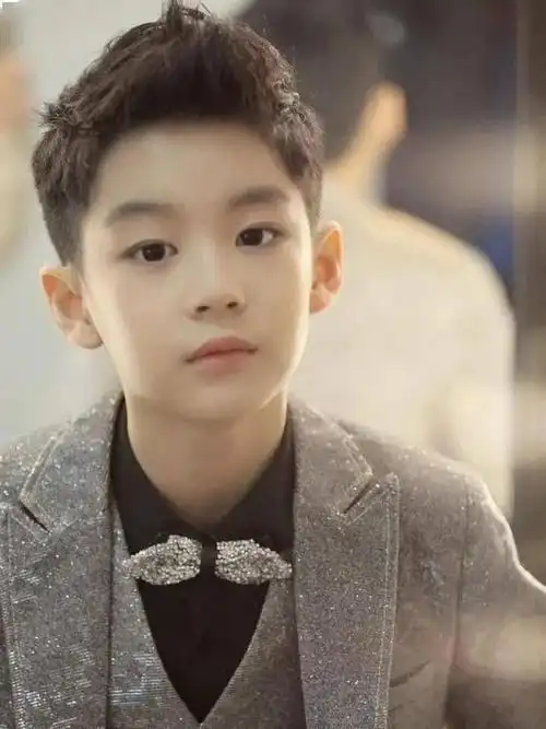 小时候长得不如爹妈,长大惊艳四座,这5位星二代,个个颜值逆袭