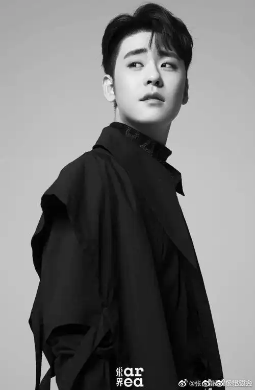 张云雷真的好可爱啊说剪发了但是不发照片啊