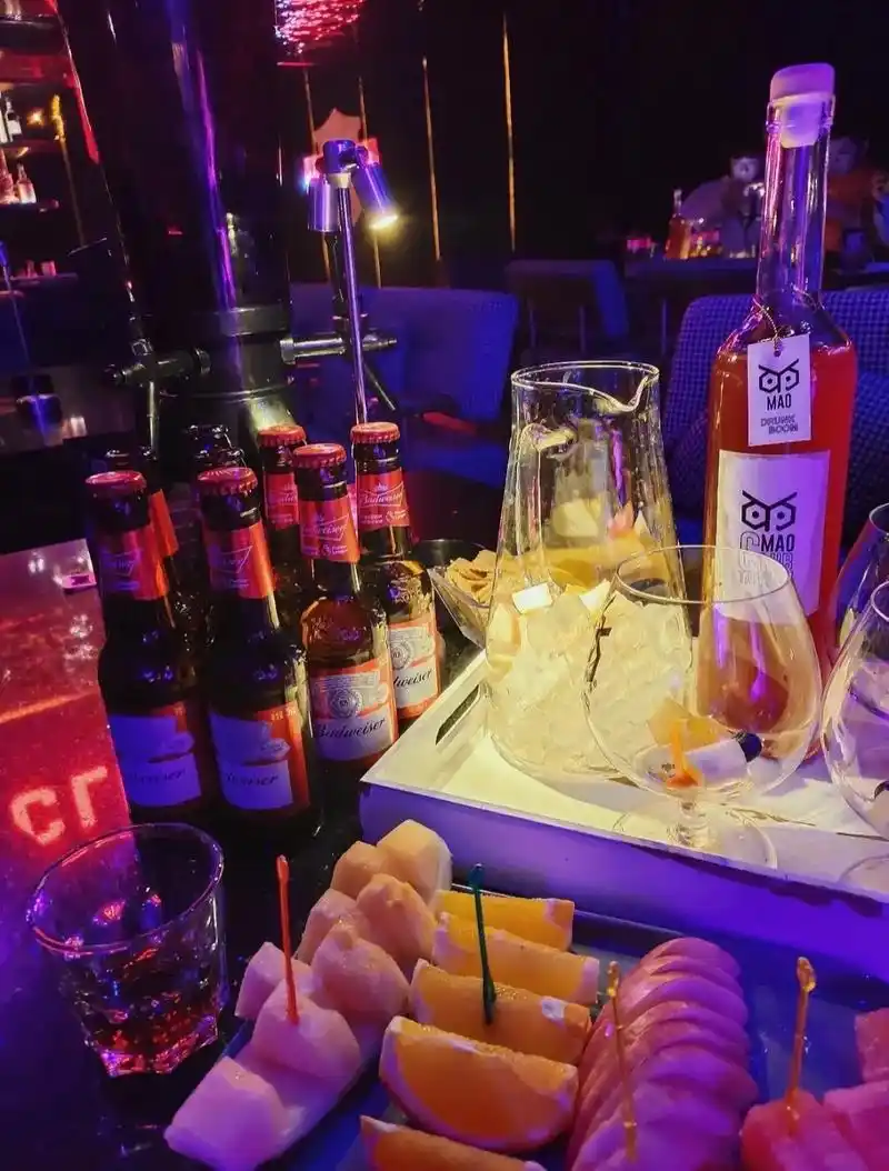 抖音团购优惠 #网红酒吧打卡 #夜生活开始了 #带上朋友一起嗨  图片