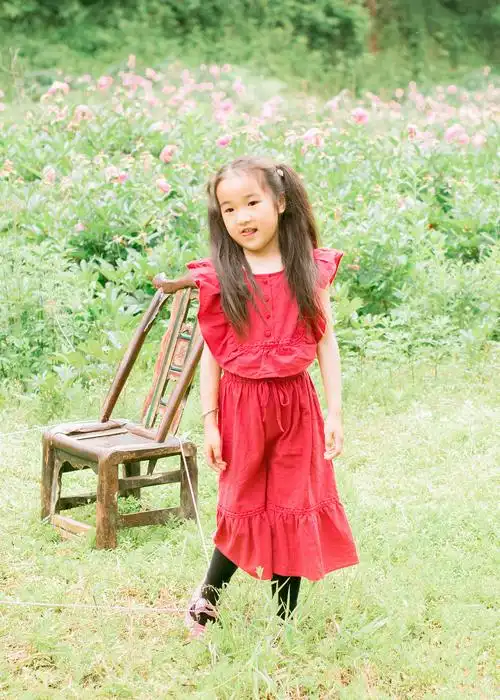 七岁的明朗少女