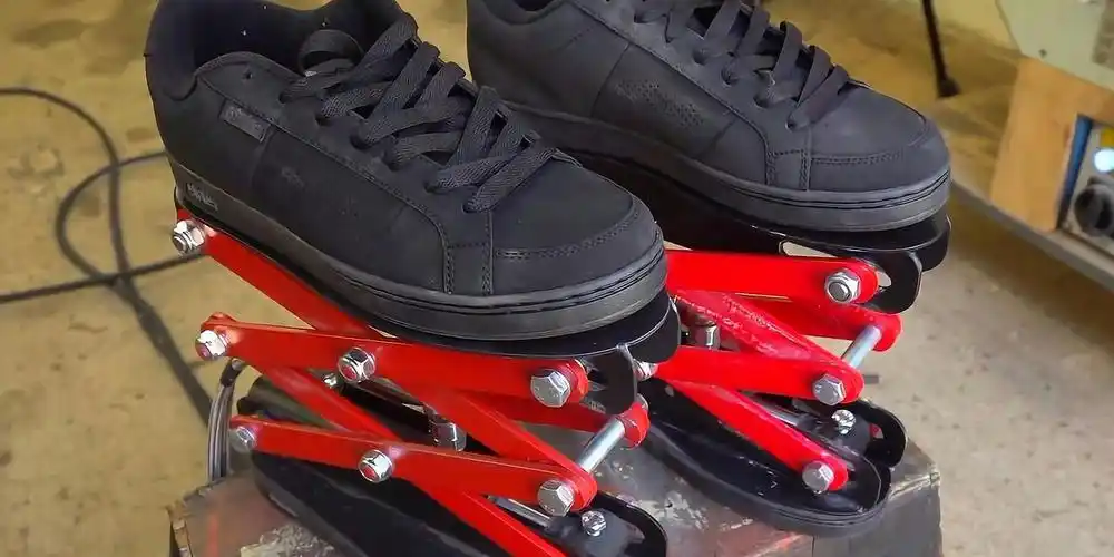 小伙自制液压增高鞋瞬间增高30厘米柜子上拿东西没压力