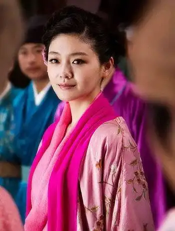 22:04:14徐熙媛  龙凤店影视古装1浅眉低吟同采自image