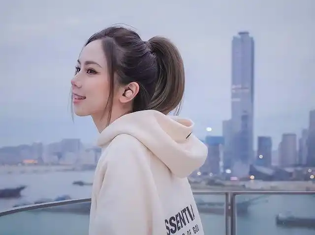 31岁的邓紫棋在2014年参加湖南卫视《我是歌手》第二季,成功凭一首