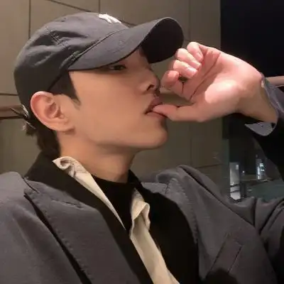 宋知意/个性高冷真人文艺范成熟男生头像