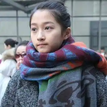 24岁关晓彤流汗素颜照曝光!