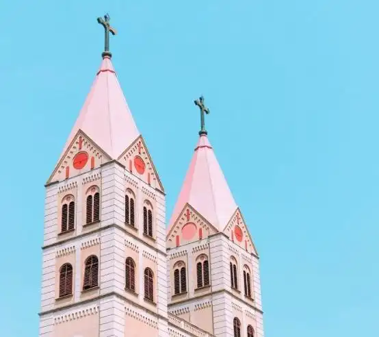 青岛天主教堂,这个古老的建筑物,见证了青岛的发展过程