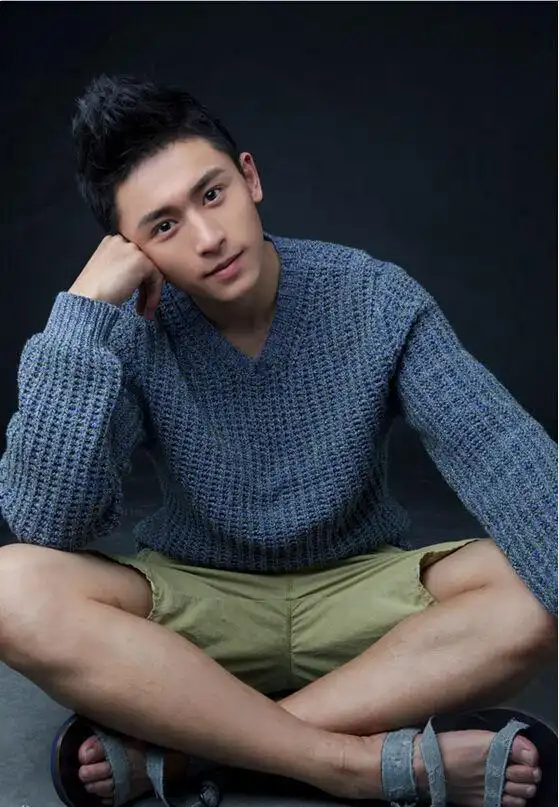 新生代人气小生张哲瀚一组时尚大片曝光.