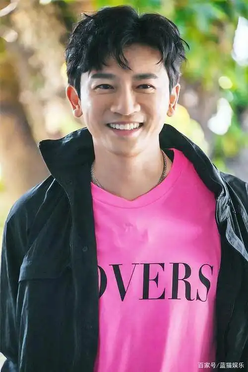 对于苏有朋,相信人到中年的网友们都非常熟悉,当年他与吴奇隆,陈志朋