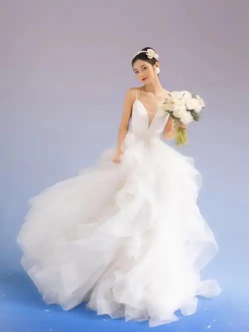 穿婚纱是女孩子的梦想但结婚不是