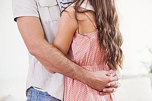 一个,男人,女人,搂抱情侣,放松,在家,女人,倚靠,男人夫妇拥抱,依偎