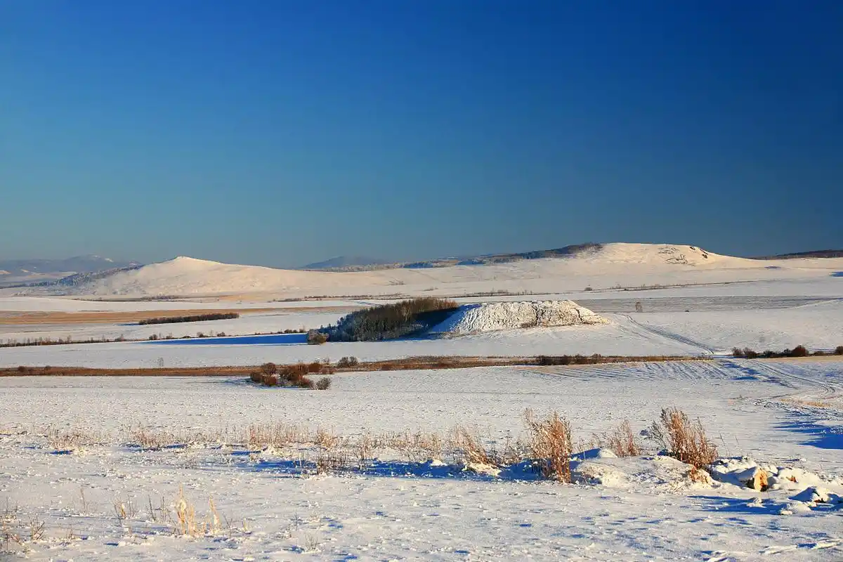 9015 草原雪景美不胜收:喀拉峻大草原位于新疆伊犁河谷,是中国最