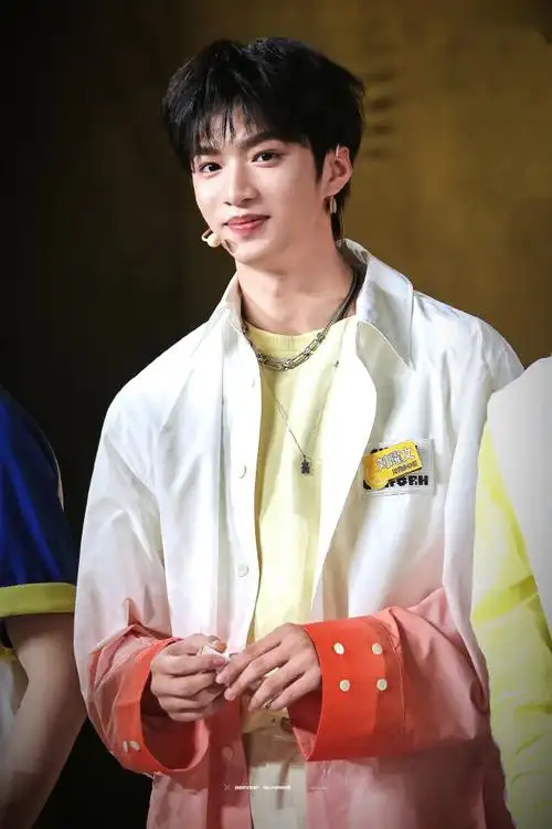 奔向六月    刘耀文超话#刘耀文康师傅冰红茶品牌代言人#  @时代少年