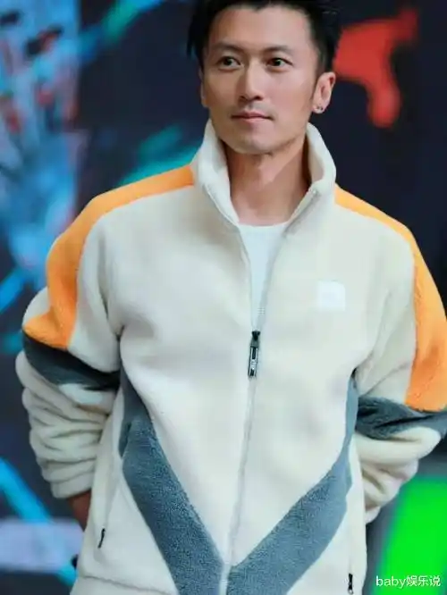 这一次,上影节的"白发"谢霆锋,让所有人见识到他在香港的地位_因为