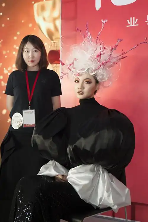 大连昊昊美妆学院成功获得"中国国际时尚造型师颁奖盛典金,银,铜奖.