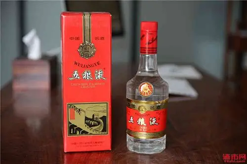 组图上世纪70年代初期到90年代末五粮液包装的变迁