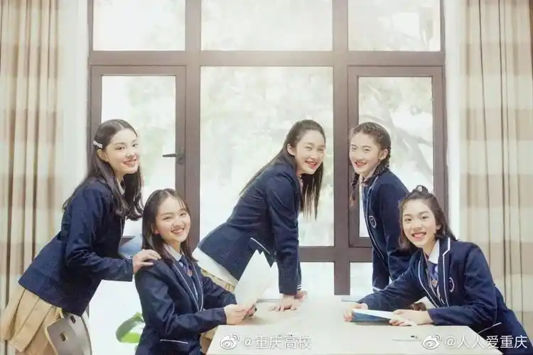 重庆巴蜀中学校服巡礼,青春有你的日子,都是最美四月天
