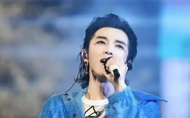 2023年3月,华晨宇举办了个人演唱会.